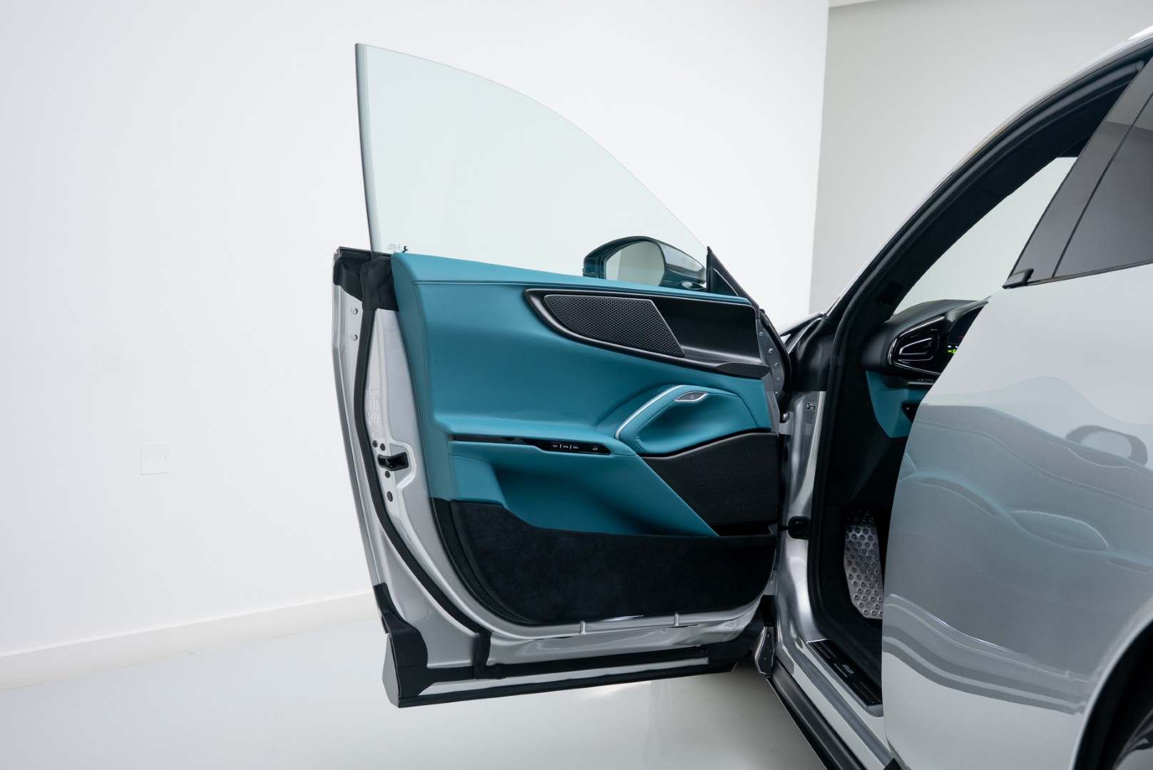 2025 FERRARI PUROSANGUE | FULL CARBON | ATELIER CAR | MASSAGE SEATS | HIGH SPEC | MAIN DEALER SERVIC
